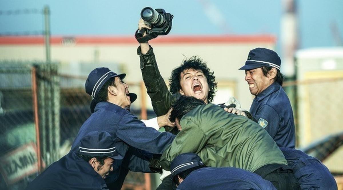 悪態つく福山雅治 ビビる二階堂ふみ Scoop 凸凹コンビ収めた予告編完成 映画ニュース 映画 Com