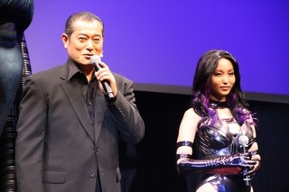 「X-MEN」声優・松平健、“部下”吉木りさの衣装がセクシーすぎて目を合わせられず？