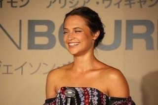 「ジェイソン・ボーン」アリシア・ビカンダー、日本庭園に感激！「人生で1番美しい記者会見」