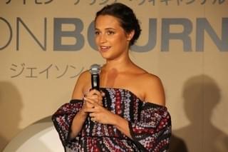 「ジェイソン・ボーン」アリシア・ビカンダー、日本庭園に感激！「人生で1番美しい記者会見」