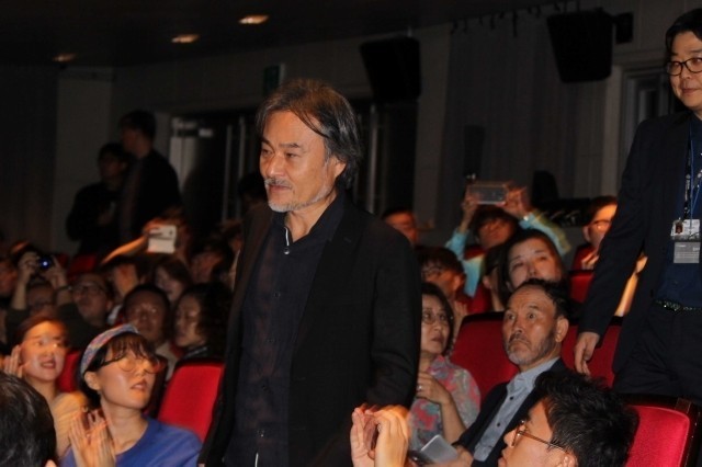 黒沢清、釜山映画祭で日本人監督5人目となる手形の栄誉！「自分にとっての新しい一歩」 - 画像1