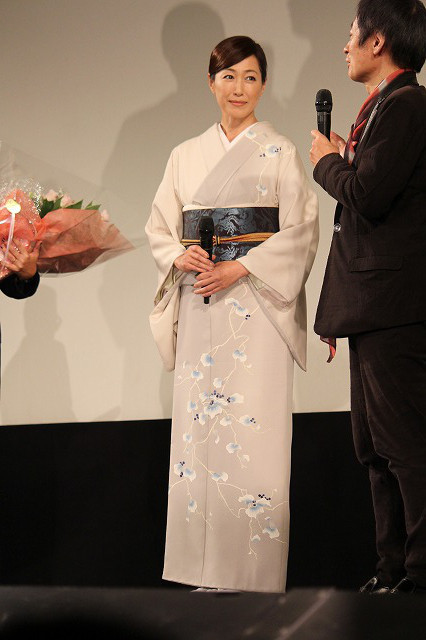 高島礼子、3カ月半ぶり公の場 和服姿で登壇 - 画像3