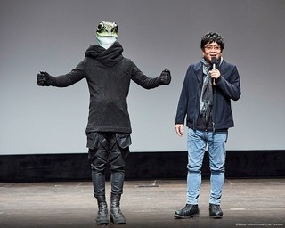 大友啓史監督＆カエル男登場に800人熱狂！小栗旬主演「ミュージアム」が釜山で上映