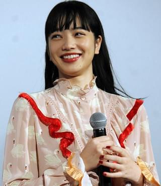 小松菜奈、菅田将暉の“顔ペロ”からのキスにも動じず「受け止めるしかなかった」