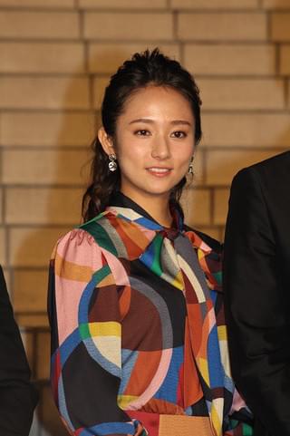 向井理、タキシード姿にはにかみ 9頭身と称賛も「8.5頭身です」