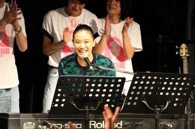 蒼井優、「チャットモンチー」とセッション！「人生で一番緊張した！」