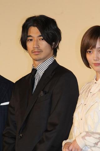 生田斗真、菜々緒×本田翼のセクシーシーンに「色気ムンムン」