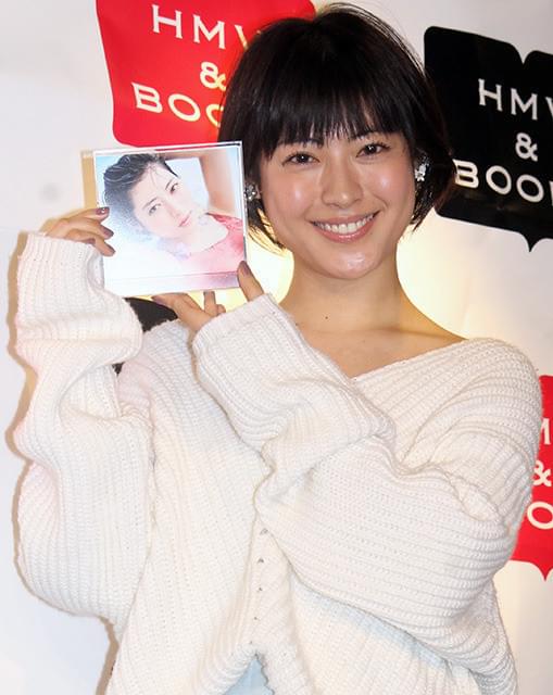 瀧本美織、「120点」の7年ぶりカレンダーのオススメは「腹筋プルプル」