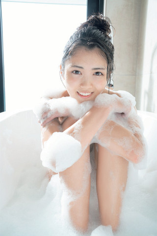 若手注目女優・水谷果穂、泡風呂に初挑戦！セカンド写真集で「成長した姿を見て」