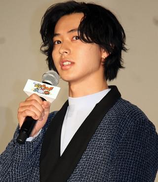 遠藤憲一の人面犬メイクに共演者“笑撃”斎藤工は「鼻から春雨出そうになった」