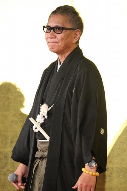 生田斗真、三池崇史監督のお酌に男気で応えるも「量、多すぎ！」とフラフラに