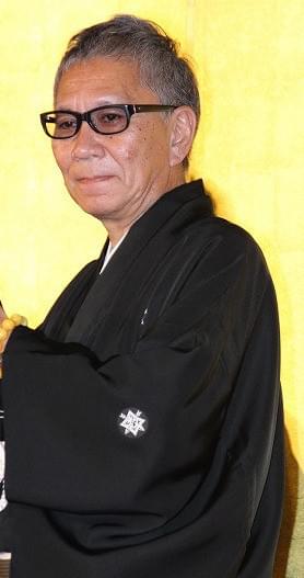 生田斗真、三池崇史監督のお酌に男気で応えるも「量、多すぎ！」とフラフラに