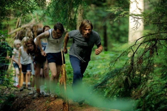 “アラゴルン”ビゴ・モーテンセンが“森林大家族”のパパに！カンヌ受賞作「はじまりへの旅」場面写真公開 - 画像1