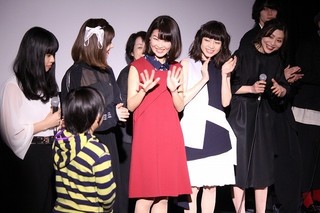台湾女優ヤオ・アイニン、日本語で舞台挨拶 初主演「恋愛奇譚集」は「大事な1本」