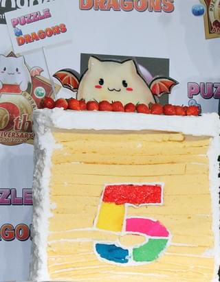 パズドラカラーで「5」を描いた特製ケーキ「ハッピー・バースデー!」