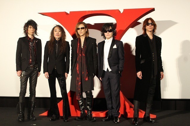 「X JAPAN」YOSHIKI、感激に声震わせファンに感謝 メンバー5人が六本木に降臨