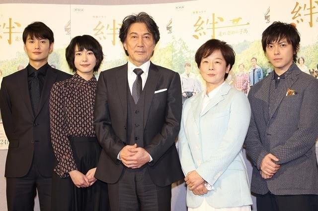 役所広司＆新垣結衣ら「絆」キャスト、福島の人々の笑顔に「元気をもらった」