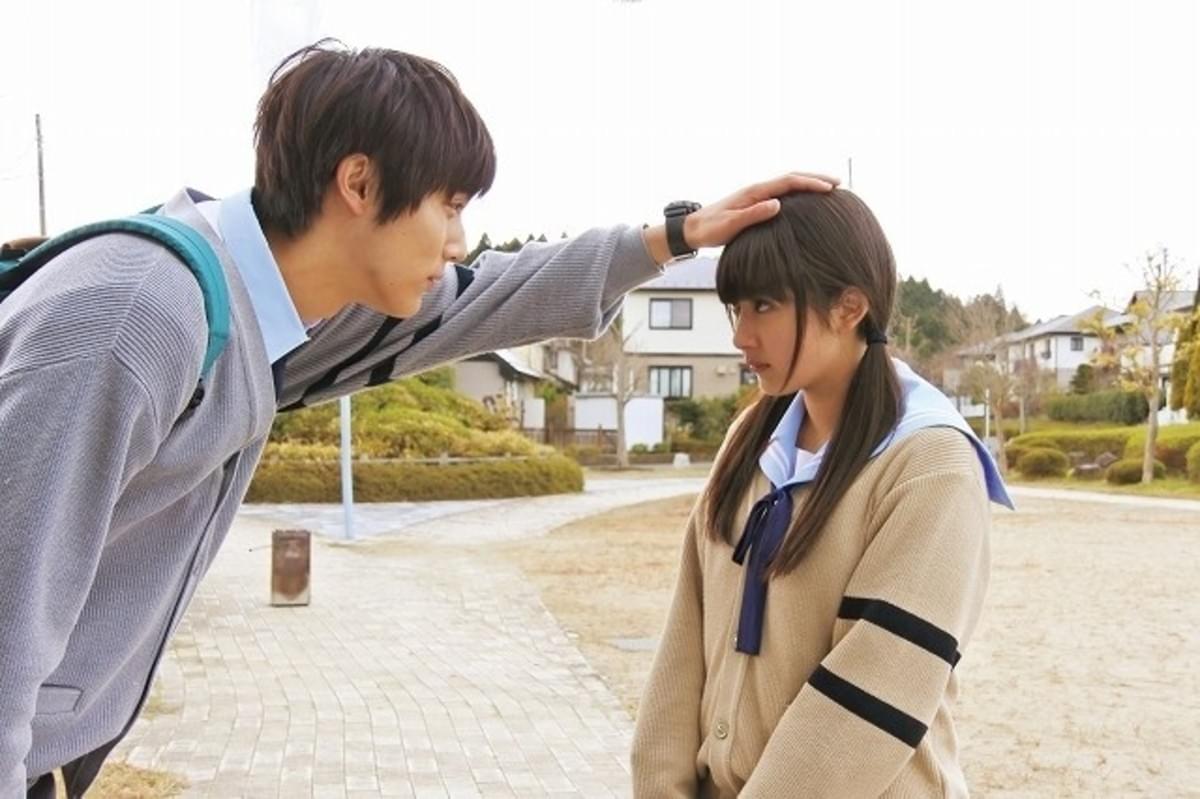 中川大志が平祐奈に 頭ポン Relife 青春のきらめき凝縮した場面写真披露 映画ニュース 映画 Com