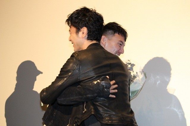 チャン・チェン、親友・妻夫木聡の日本アカデミー賞戴冠を祝して爆笑アイテム贈呈