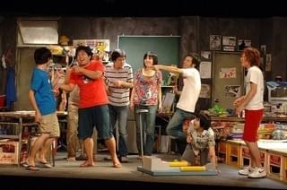 「ヨーロッパ企画」の舞台をスクリーンで上映「ハウリング」