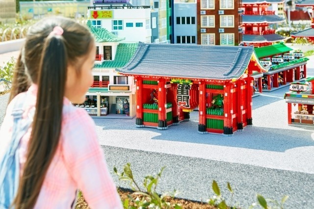 この浅草寺もレゴブロック製です