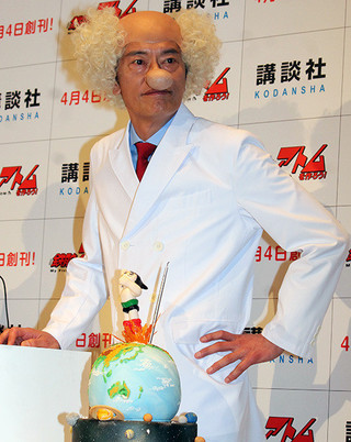 遠藤憲一、お茶の水博士の扮装でイベント初のコスプレ「俳優として大丈夫か？」