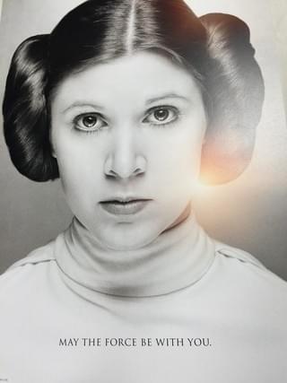 イベント後に配布された、シリアルナンバー 入りの故キャリー・フィッシャーさんポスター「スター・ウォーズ」