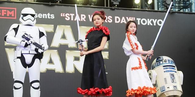 山本舞香＆池田美優、スター・ウォーズ特別ドレスでポーズ！Flower登場に爆発的歓声も : 映画ニュース - 映画.com