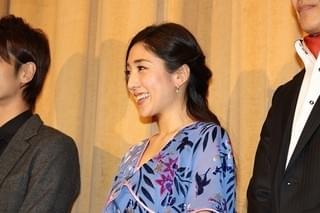 升毅、長編初主演作のパートナー・高橋洋子への愛あふれる短歌を披露！