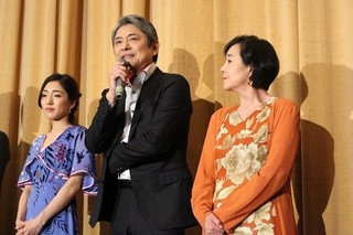 升毅、長編初主演作のパートナー・高橋洋子への愛あふれる短歌を披露！
