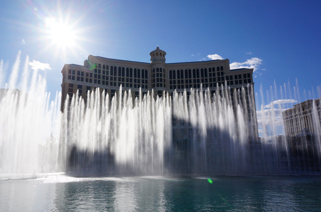 「オーシャンズ11」でおなじみ、高級カジノ ホテル・ベラージオの美しい噴水ショー
