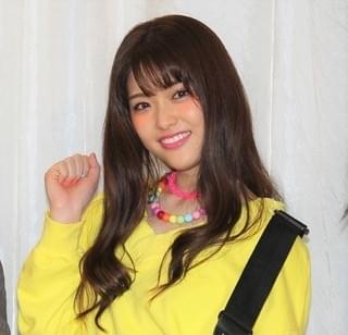 相楽樹＆松村沙友理、ド派手“バンド女子”衣装を生披露！