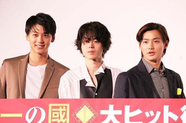 菅田将暉＆野村周平がキス！「帝一の國」大ヒット御礼で感謝伝え