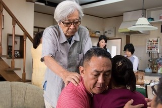 山田洋次流喜劇のこだわりが伝わる「家族はつらいよ2」メイキング写真入手