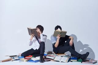 主題歌を担当する「イトヲカシ」「氷菓」