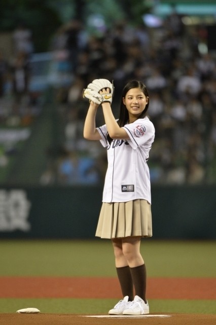 「心が叫びたがってるんだ。」石井杏奈、19歳の誕生日に“聖地”で始球式初挑戦！ - 画像1
