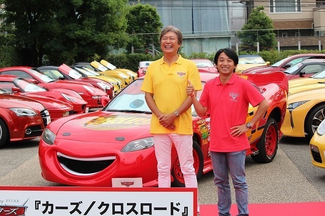 片山右京氏、自動車評論家の国沢光宏氏が「カーズ」に感激！
