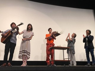 「ケアニン」東京公開初日、主演・戸塚純貴は25歳バースデイ「運命感じる」