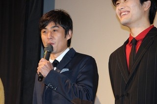 間宮祥太朗、主演映画初日舞台挨拶で“コメディアン”ぶりを発揮！