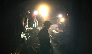 闇、光、轟音…炭鉱内の地下世界 タル・ベーラが認めた小田香監督「鉱」公開