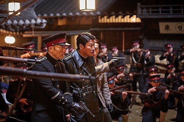 韓国映画「密偵」11月11日公開！ソン・ガンホ＆コン・ユが腹を探り合う場面写真も披露 - 画像4