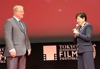 元米副大統領アル・ゴア氏、東京国際映画祭で旧友トミー・リー・ジョーンズと再会