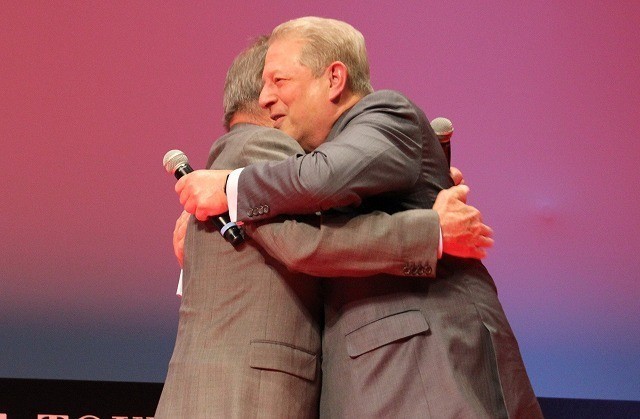 元米副大統領アル・ゴア氏、東京国際映画祭で旧友トミー・リー・ジョーンズと再会 - 画像3