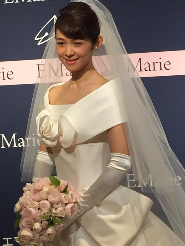 藤澤恵麻が挙式 オートクチュールドレスに身を包み清楚な微笑み 映画ニュース 映画 Com