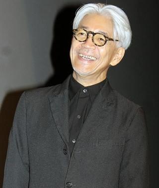 坂本龍一、自身のドキュメンタリーの監督称えるも正視はできず「客観的に見られない」