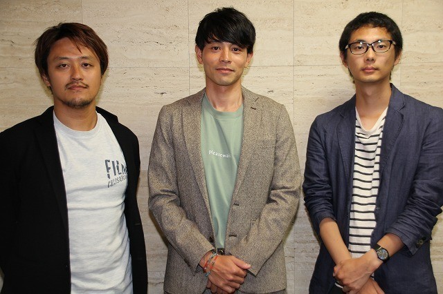 取材に応じた吉沢悠、坂下雄一郎監督（右）、 田中雄之プロデューサー（左）