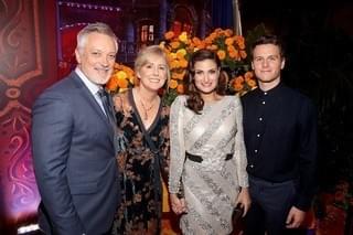 イディナ・メンゼル&ジョナサン・グロフら「リメンバー・ミー」