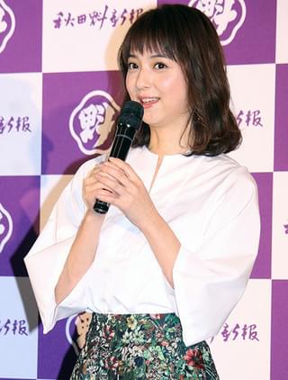 佐々木希、地元紙編集長就任で早速しょっつる鍋を食リポ「しったげ、うめな」