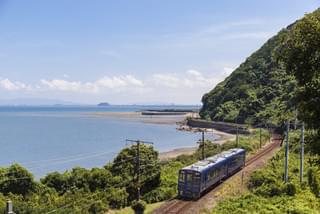 今作の舞台となる肥薩おれんじ鉄道「かぞくいろ RAILWAYS わたしたちの出発」