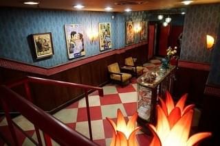 色に満ちあふれたロビー「今夜、ロマンス劇場で」
